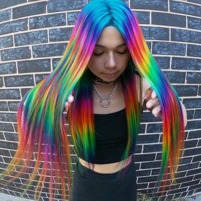 Um cabeleireiro australiano que transforma o cabelo em arco-íris 9