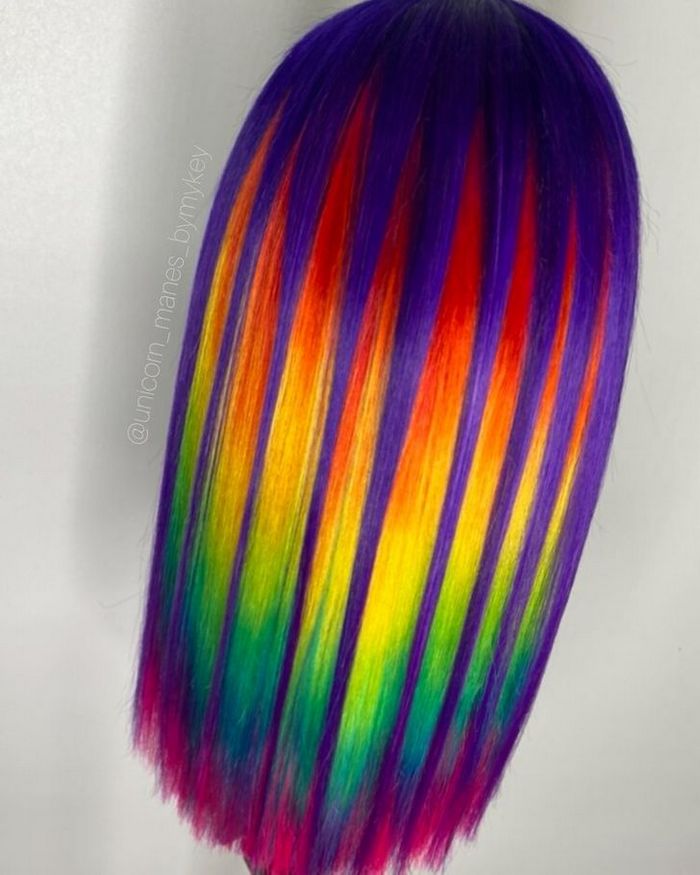 Um cabeleireiro australiano que transforma o cabelo em arco-íris 17