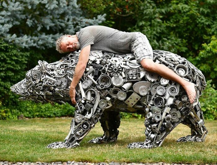 Artista americano traz materiais reciclados de volta à vida, aqui estão 42 de suas esculturas incríveis 20