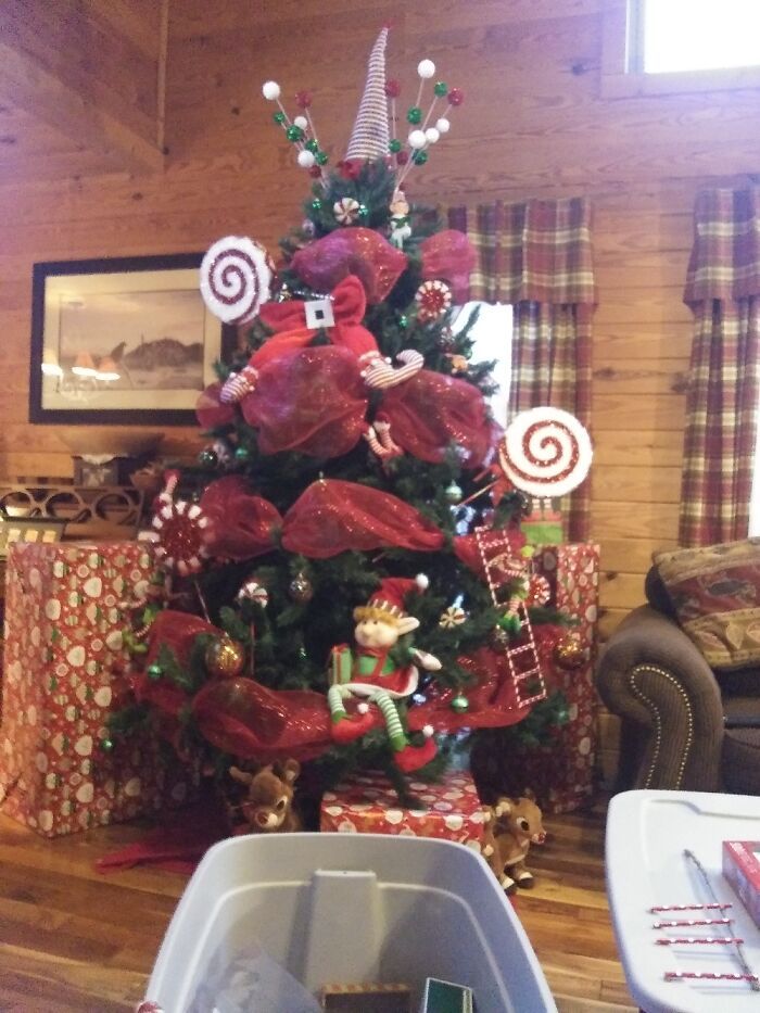 Ei, leitores, compartilhem sua árvore de Natal conosco 16