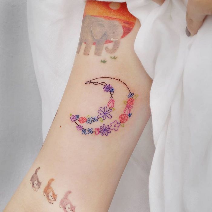 14 ideias de tatuagem de lua em aquarela 12
