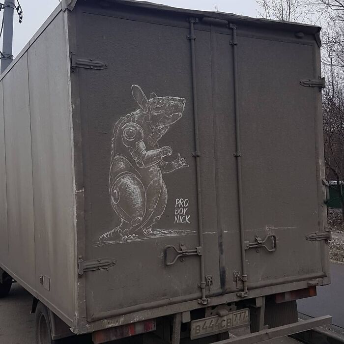 Donos de caminhões sujos encontram desenhos incríveis em seus veículos deixados por este artista 10