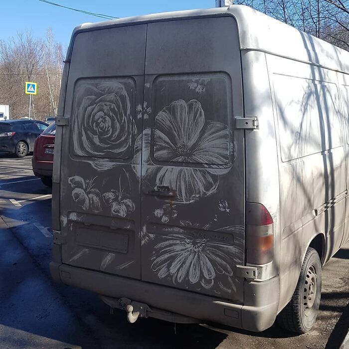 Donos de caminhões sujos encontram desenhos incríveis em seus veículos deixados por este artista 15