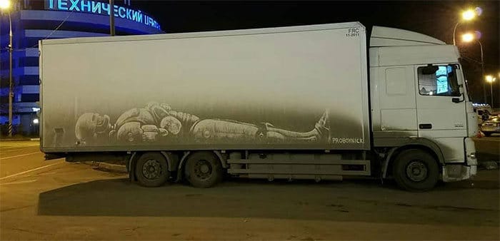 Donos de caminhões sujos encontram desenhos incríveis em seus veículos deixados por este artista 33