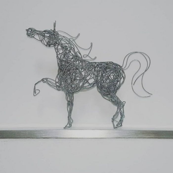 Este artista de Norfolk faz esculturas de animais incríveis com arame 9