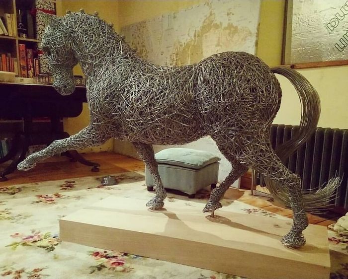 Este artista de Norfolk faz esculturas de animais incríveis com arame 26