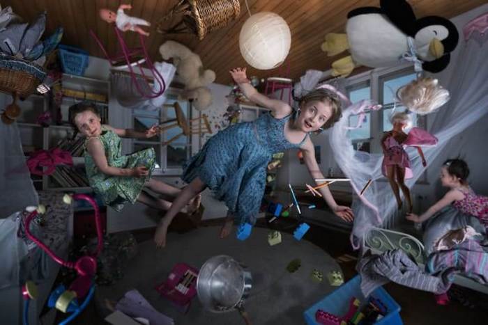Fotógrafo cria manipulações extraordinárias com a sua própria família 19