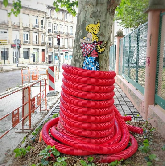 Artista francês cria arte humorística nas ruas de Paris 32
