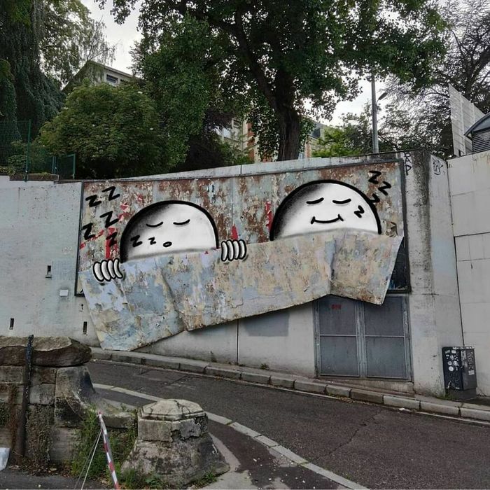 Artista francês cria arte humorística nas ruas de Paris 33