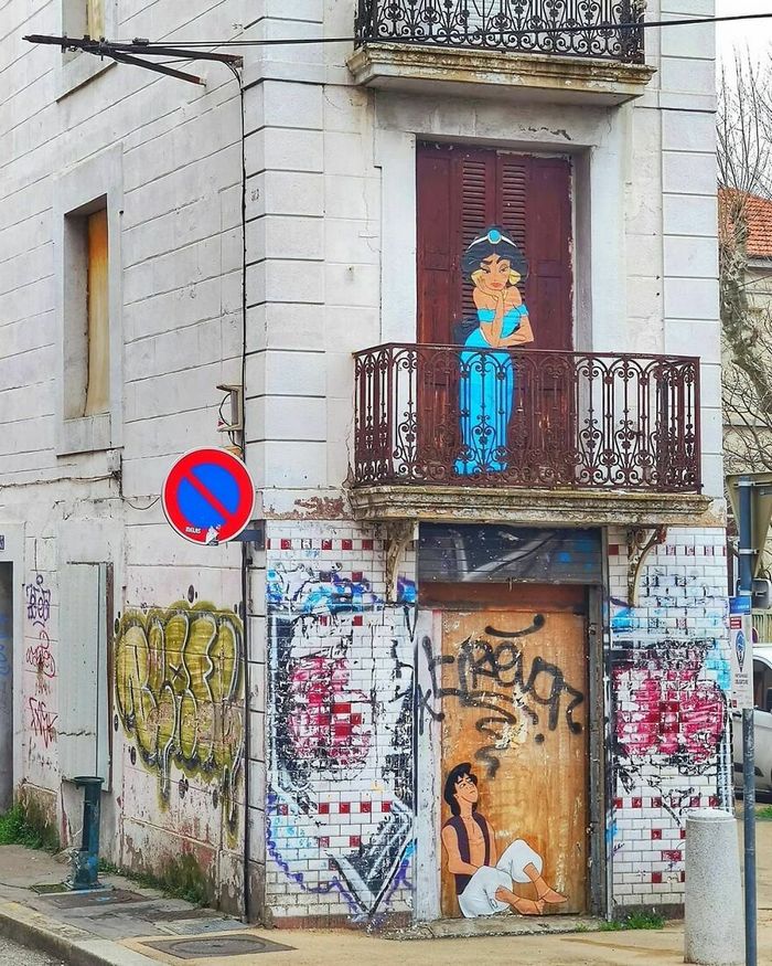 Artista francês cria arte humorística nas ruas de Paris 42