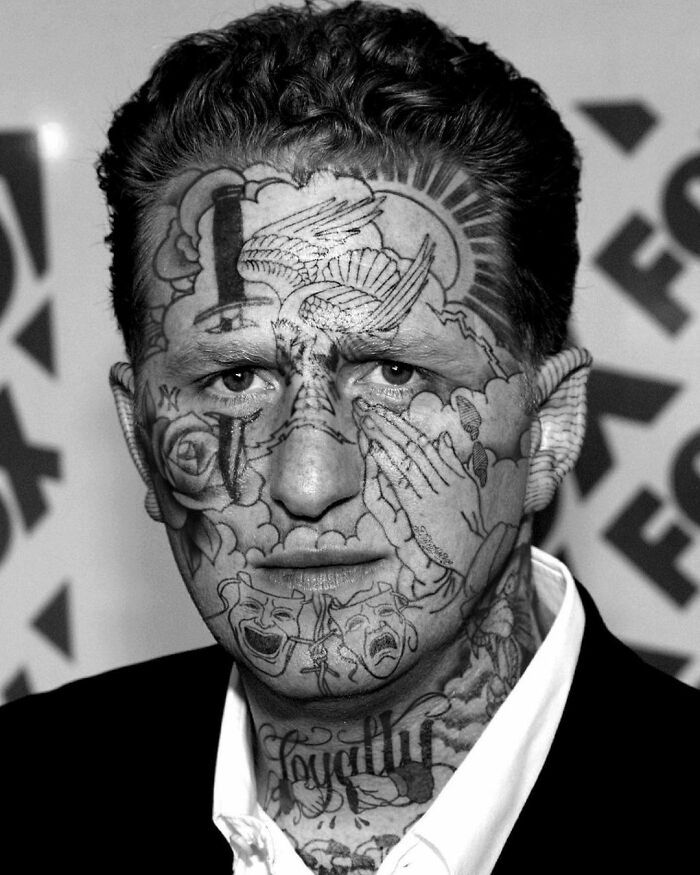 Qual seria a aparência de 48 celebridades se tivessem tatuagens legais 15