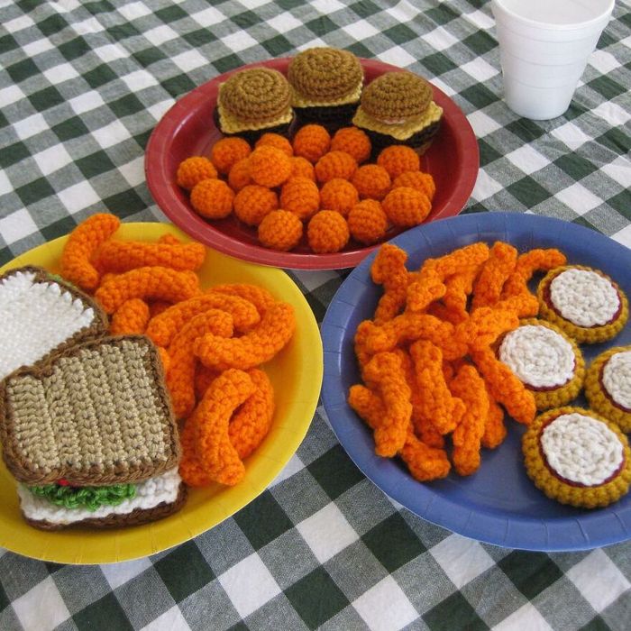 Artista cria comida de crochê com aparência deliciosa e você provavelmente vai querer comê-la (34 fotos) 5