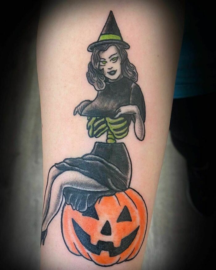 54 tatuagens inspiradas no Halloween de pessoas que fizeram seu amor pelo terror permanente 17