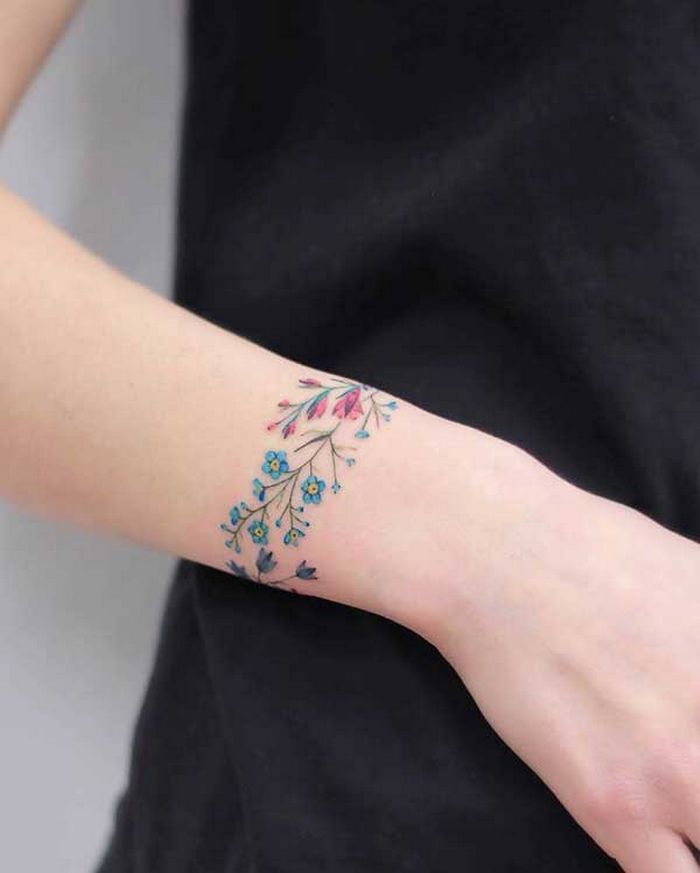 32 ideias de tatuagens de braceletes 4