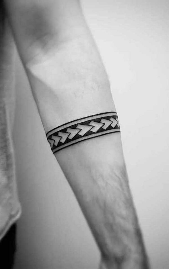 32 ideias de tatuagens de braceletes 9