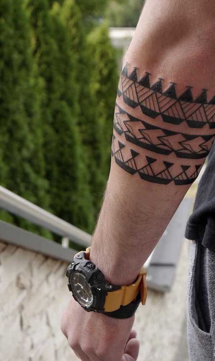 32 ideias de tatuagens de braceletes 12
