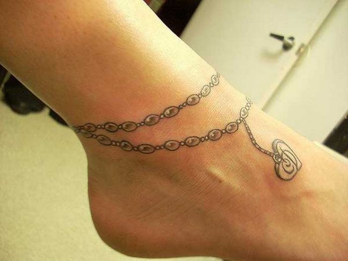 32 ideias de tatuagens de braceletes 19