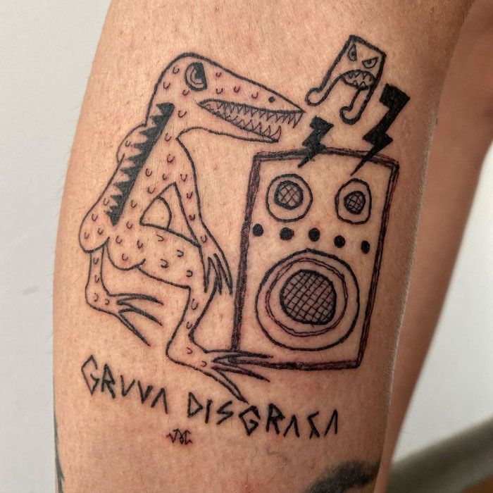 Esta tatuadora não consegue desenhar e é precisamente por isso que seus clientes a escolheram (32 fotos) 24