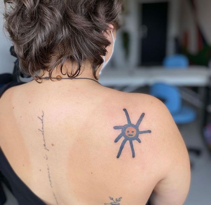 Esta tatuadora não consegue desenhar e é precisamente por isso que seus clientes a escolheram (32 fotos) 31