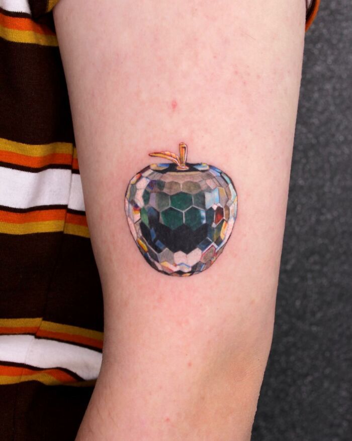 As pessoas vão a esta artista para fazer tatuagens de joias permanentes (40 fotos) 13