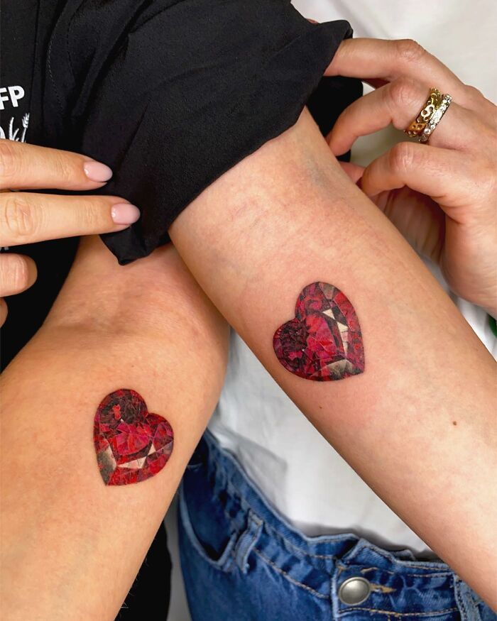 As pessoas vão a esta artista para fazer tatuagens de joias permanentes (40 fotos) 27