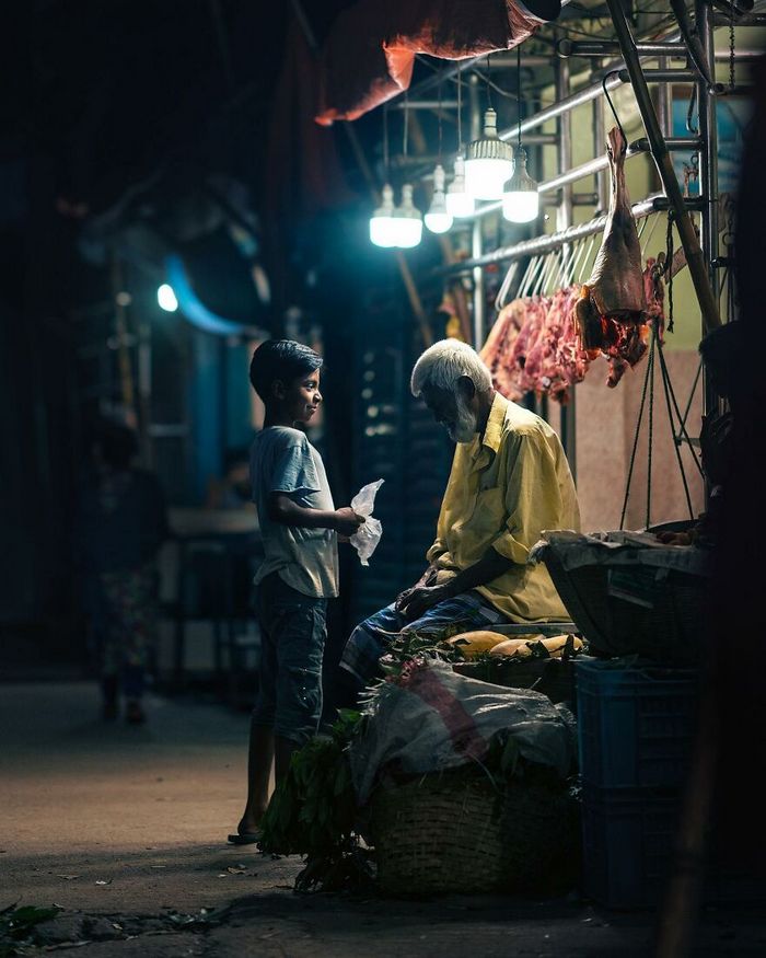 O lado tranquilo da vida urbana nas ruas estreitas do sul da Ásia (36 fotos) 2