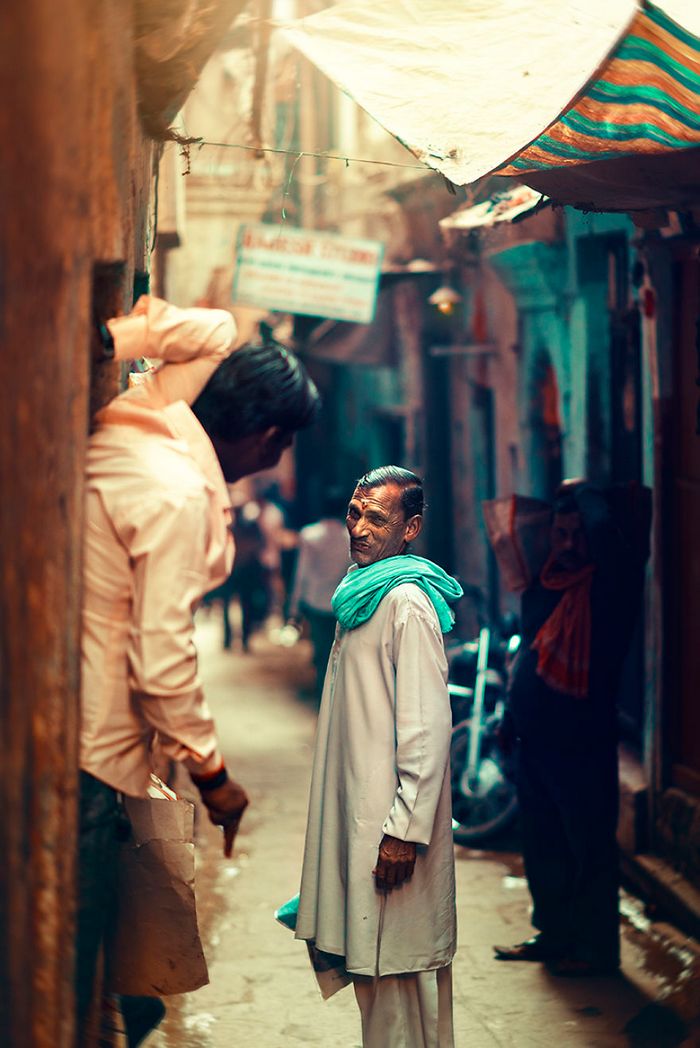 O lado tranquilo da vida urbana nas ruas estreitas do sul da Ásia (36 fotos) 33