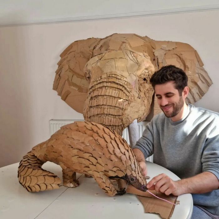 Artista transforma papelão e outros materiais descartados em impressionantes esculturas realistas de animais (22 fotos) 17