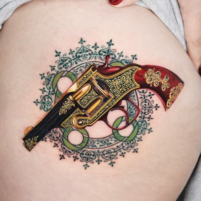 Artista de Manhattan tem uma habilidade incrível de criar tatuagens douradas hiper-realistas (38 fotos) 38