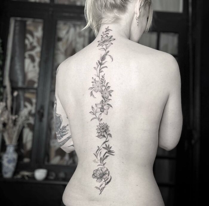42 tatuagens deslumbrantes na coluna que fazem a dor valer a pena 17
