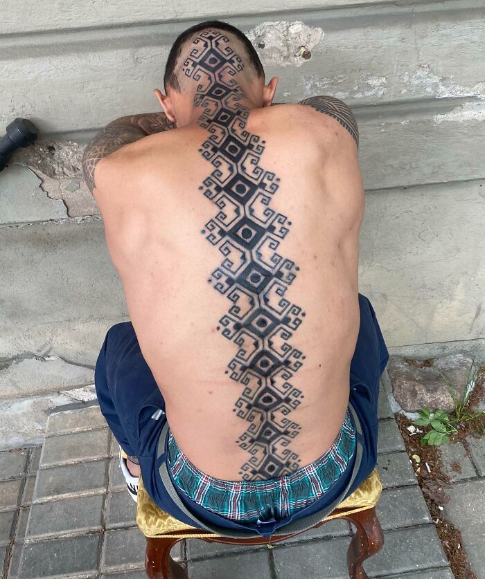 42 tatuagens deslumbrantes na coluna que fazem a dor valer a pena 19