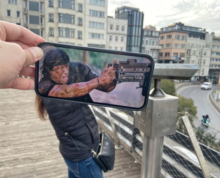 Transformando o cotidiano: Artista combina imagens no smartphone sem usar photoshop (16 fotos) 13