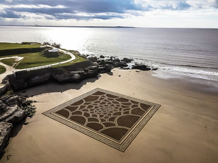 Artista produz grandiosas obras de arte na areia da praia (32 fotos) 4