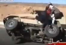 Tirando 2 pneus em um carro em movimento 34