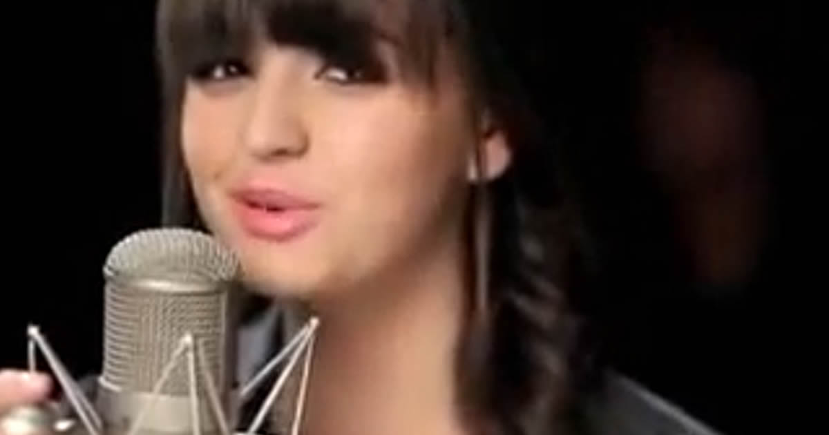 Rebecca Black – My Moment (Versão sem o Auto-Tune)