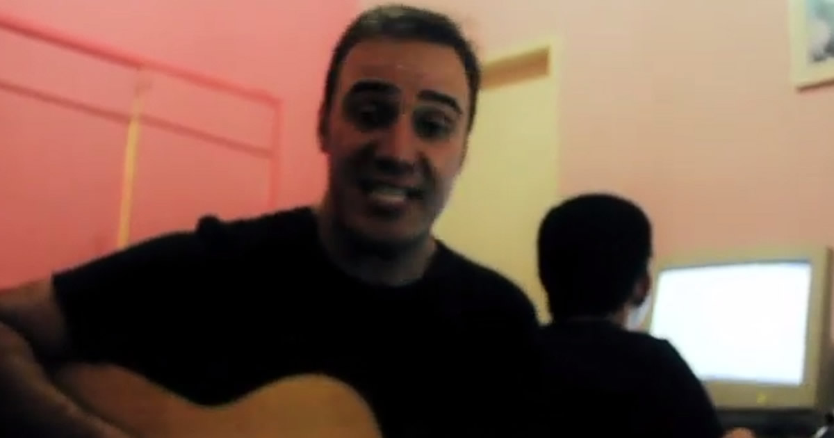 Musica Ninguém me cutuca no Facebook