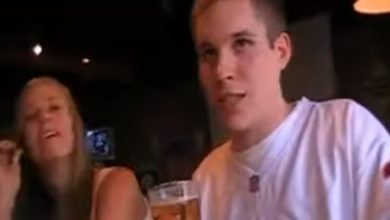 Macete para beijar garçonetes Hooters na boca 10