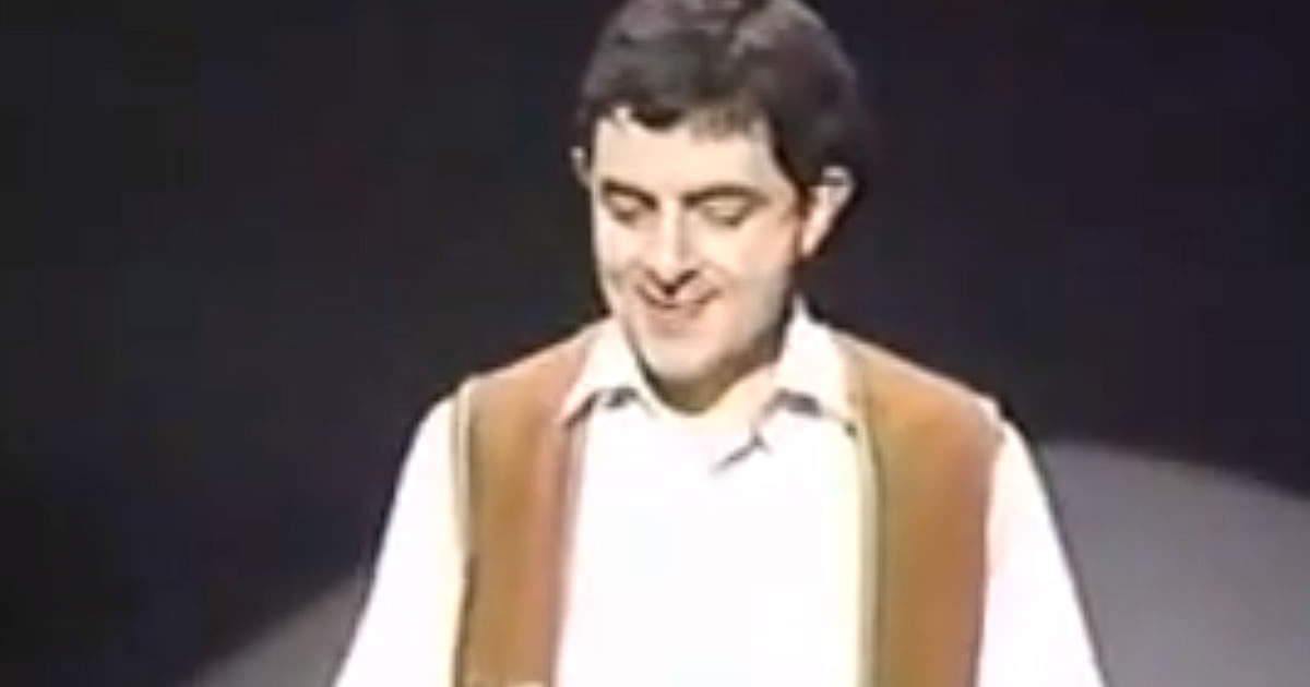 Mr. Bean tocando Bateria Invisível
