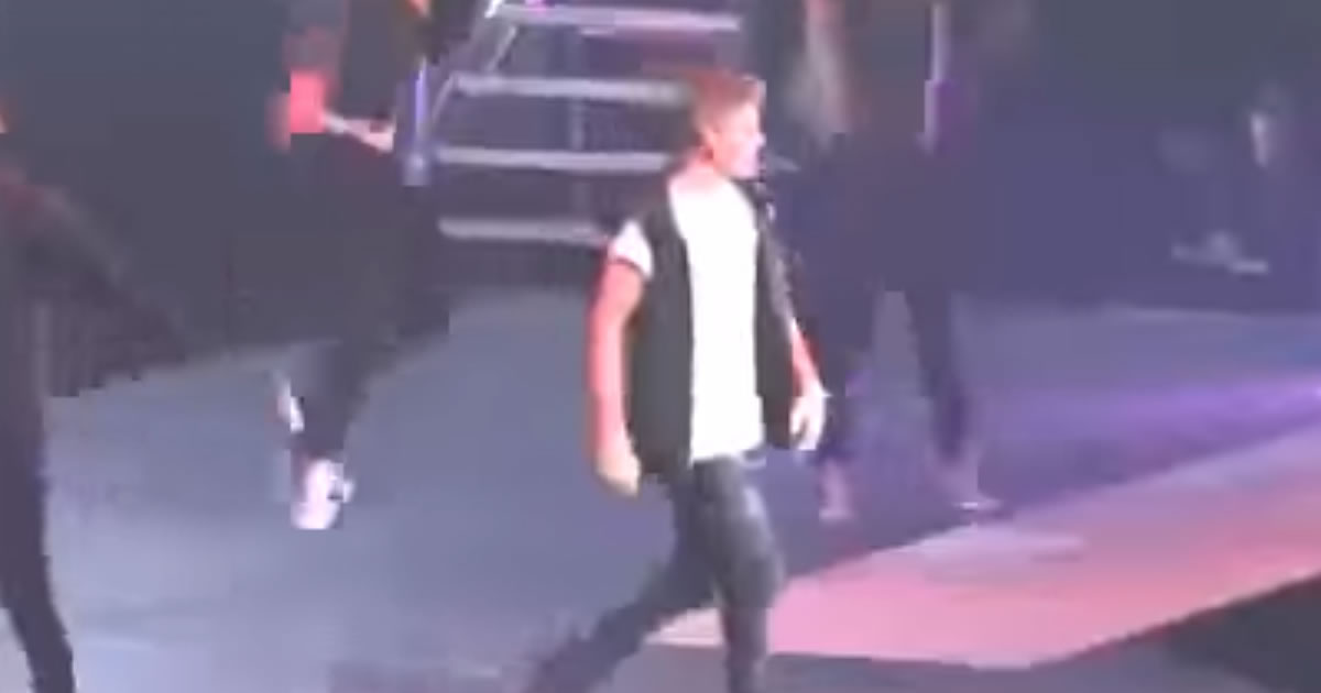 Justin Bieber vomita em cima do palco, durante apresentação no Arizona