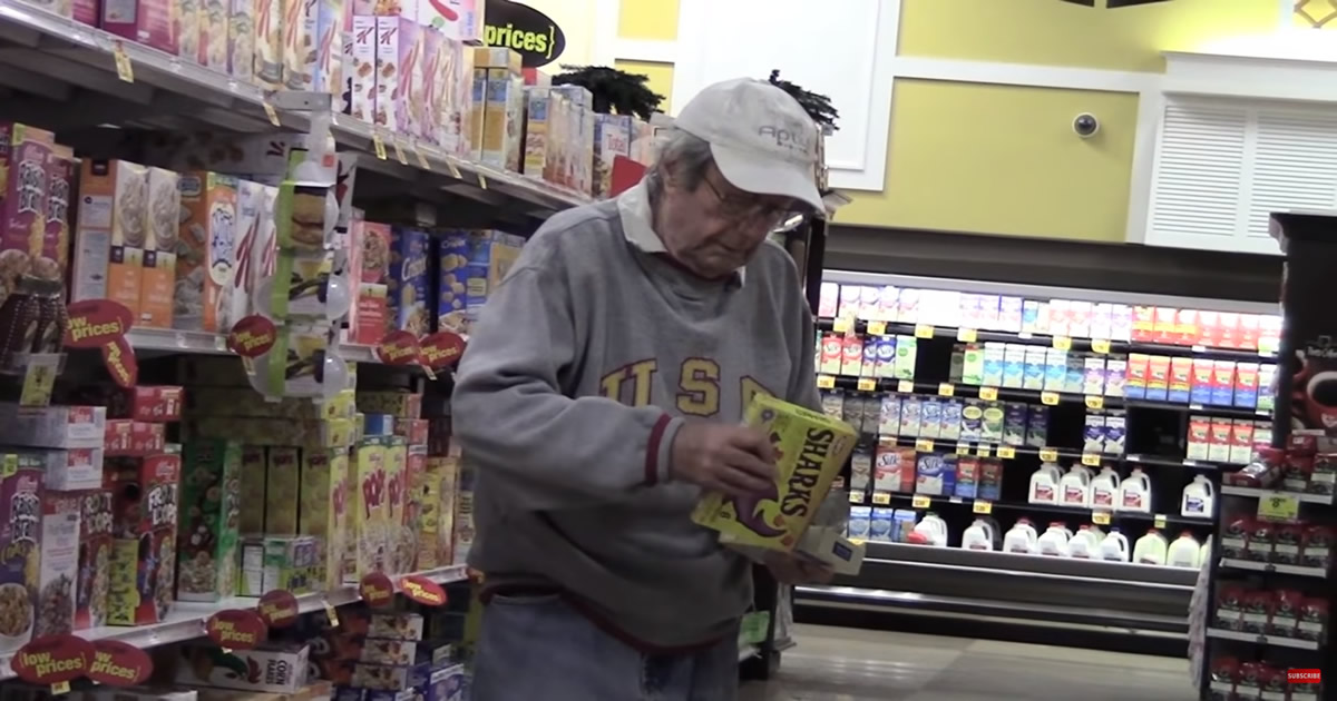 Pegadinha – O cara chato no supermercado