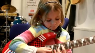 Garota de 7 anos detona com solo de Sweet Child O'Mine 5