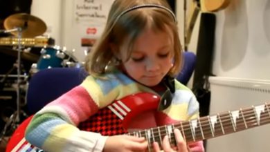 Garota de 7 anos detona com solo de Sweet Child O'Mine 9