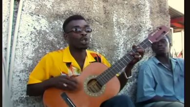 Mestre no violão de uma corda 7