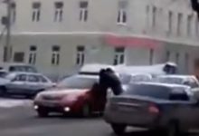 Câmera flagra briga brutal na Russia 2