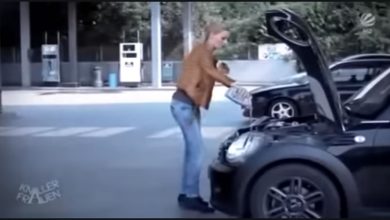 Como uma loira coloca óleo no carro 8