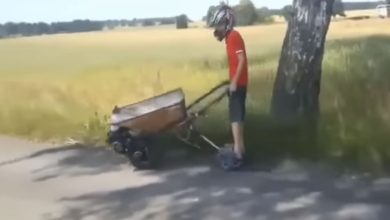 Os pedreiro pira num carrinho de mão motorizado 5