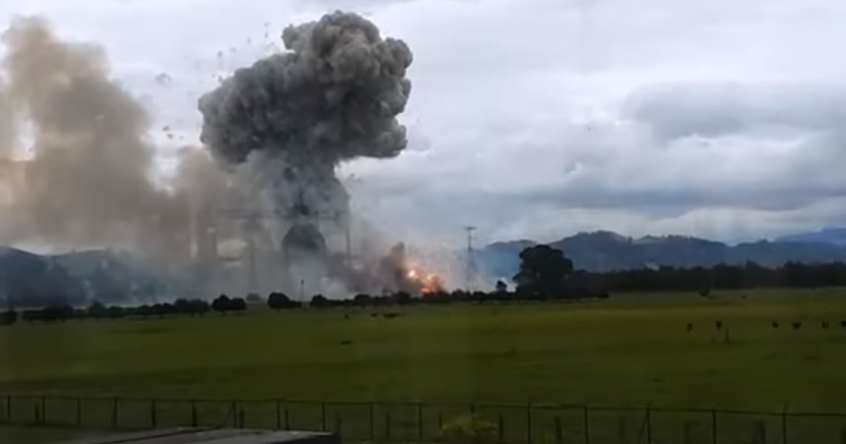 Grande explosão em uma fábrica de fogos de artifício na Colômbia 2