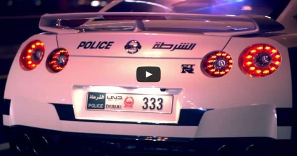 Apresentação dos novos carros luxuosas de polícia de Dubai 127