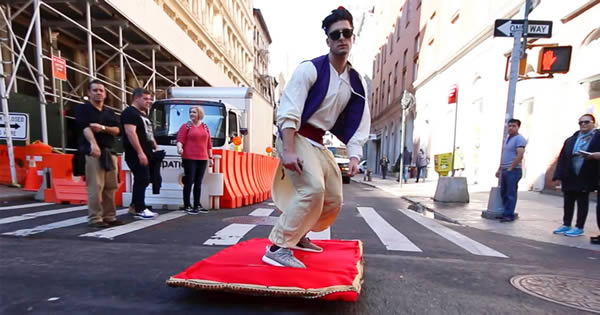 Aladdin e seu tapete mágico pelas ruas de Nova York 1