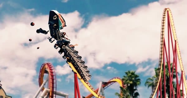 Um dia de diversão em Roller Coaster Tycoon! 1